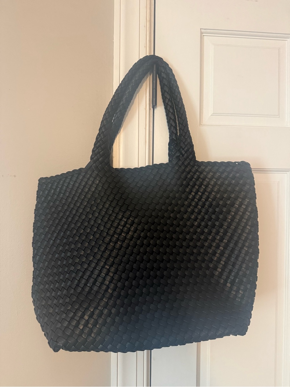 Classic Black Woven Tote Bag - Versatile Everyday Carry